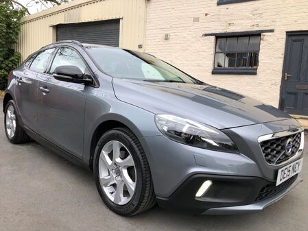 VOLVO V40 1.6 D2 CROSS COUNTRY LUX Auto